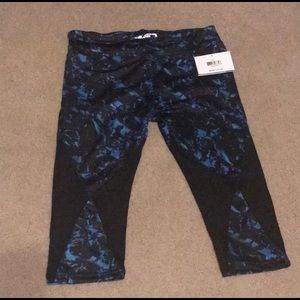 Patterned work out capris (see size description)